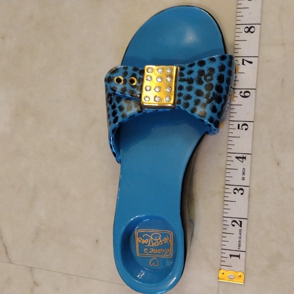 Diane's Happy Toes ceramic glass earth sandal candle holder. - Picture 10 of 11